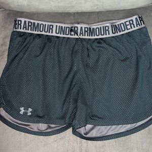 Women’s Medium Under Armour Short